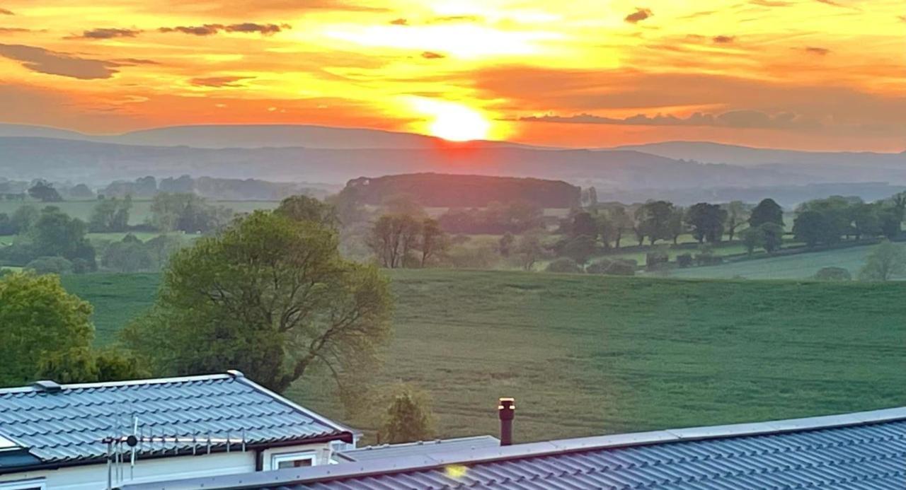 Ribble Valley Lodge Retreat Gisburn Exteriör bild